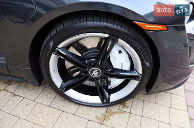 Седан Porsche Taycan 2020 в 