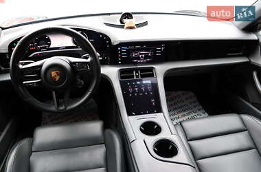 Седан Porsche Taycan 2020 в 