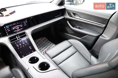 Седан Porsche Taycan 2020 в 