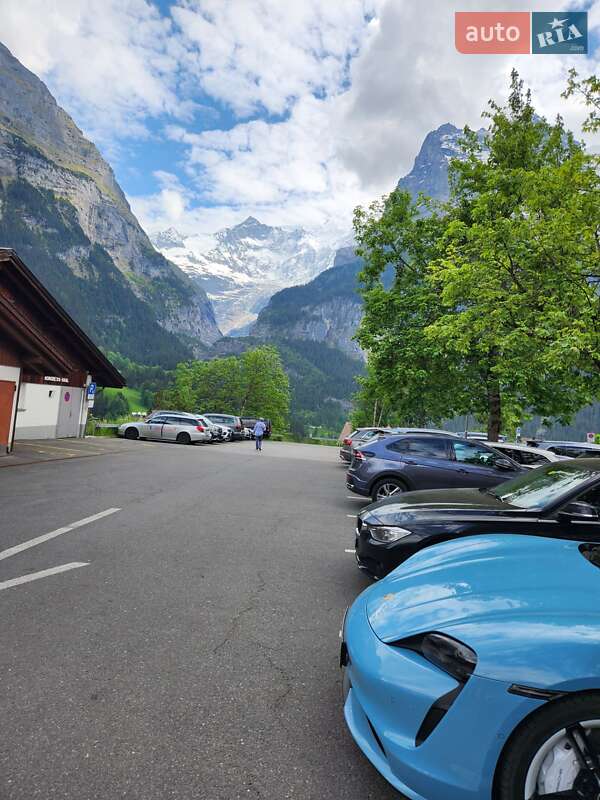 Седан Porsche Taycan 2020 в Киеве