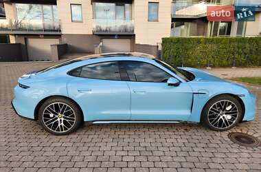 Седан Porsche Taycan 2020 в 