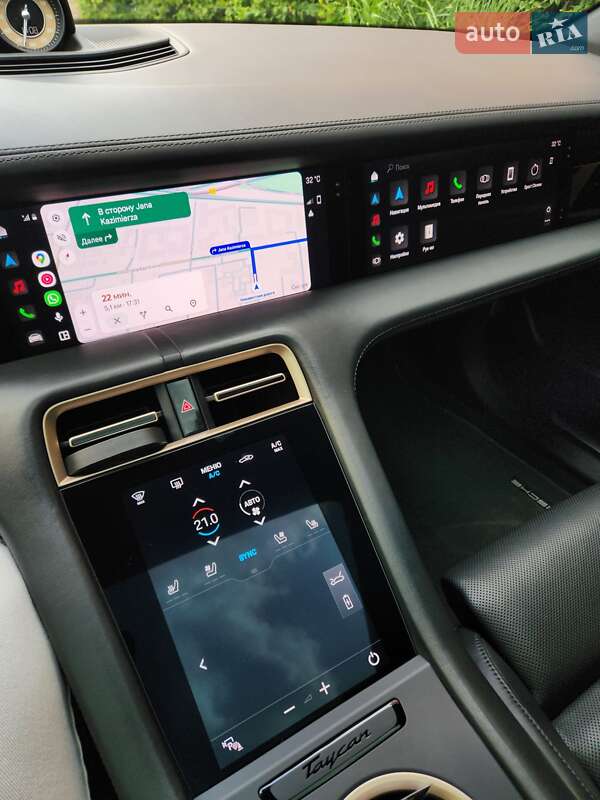 Седан Porsche Taycan 2020 в Киеве