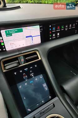 Седан Porsche Taycan 2020 в 