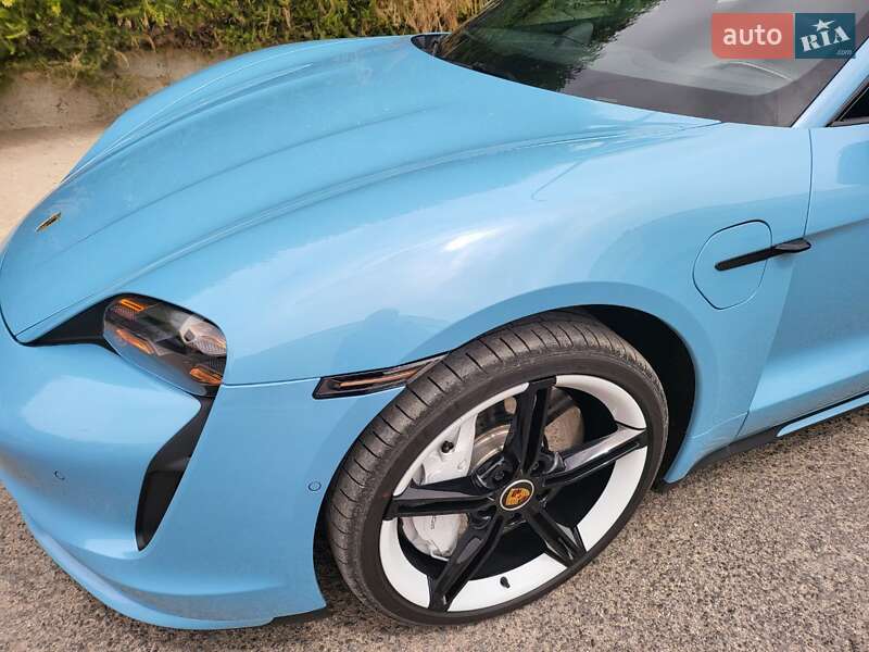 Седан Porsche Taycan 2020 в Киеве