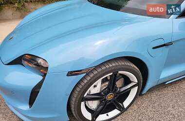 Седан Porsche Taycan 2020 в 