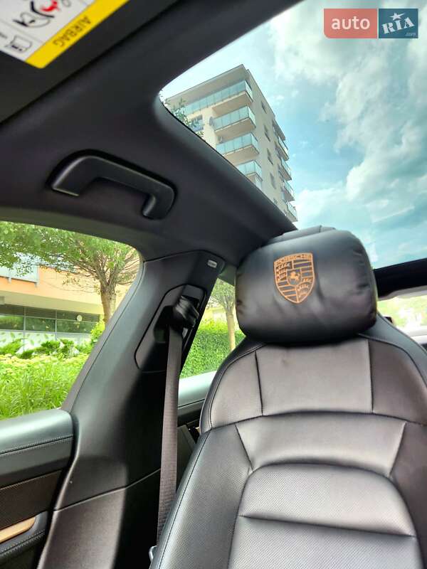 Седан Porsche Taycan 2020 в Киеве