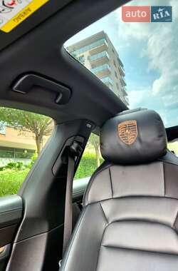 Седан Porsche Taycan 2020 в 