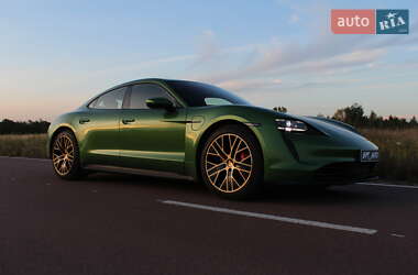 Седан Porsche Taycan 2020 в 