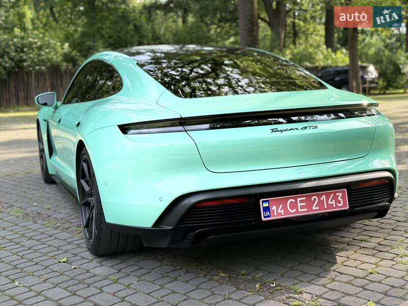 Седан Porsche Taycan 2023 в Львове