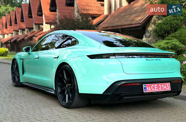 Седан Porsche Taycan 2023 в 