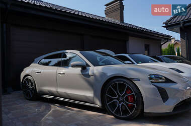 Седан Porsche Taycan 2022 в 