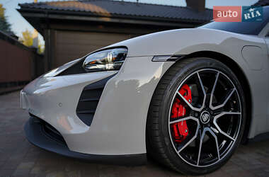 Седан Porsche Taycan 2022 в 