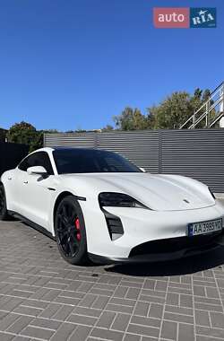 Седан Porsche Taycan 2023 в 