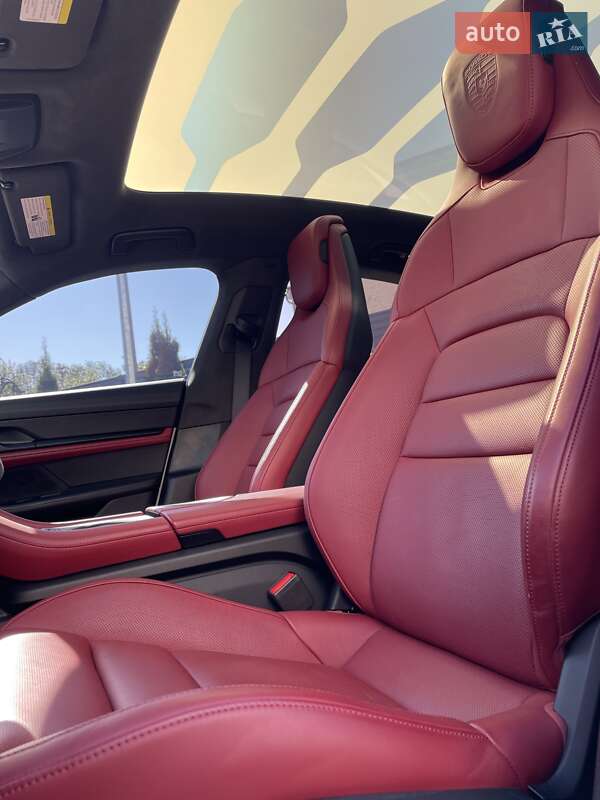 Седан Porsche Taycan 2023 в Киеве фото 21 Седан Porsche Taycan 2023 в Киеве