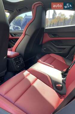 Седан Porsche Taycan 2023 в 