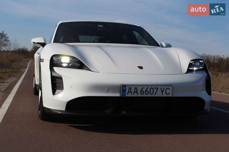 Седан Porsche Taycan 2020 в Києві