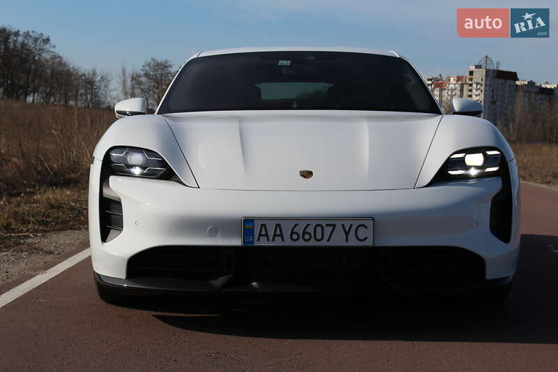 Седан Porsche Taycan 2020 в Києві