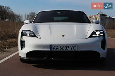 Седан Porsche Taycan 2020 в 