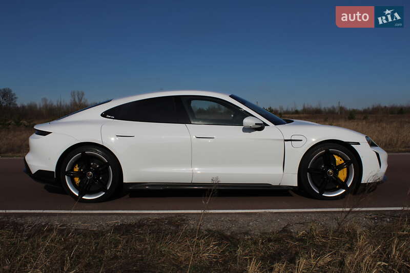Седан Porsche Taycan 2020 в Києві