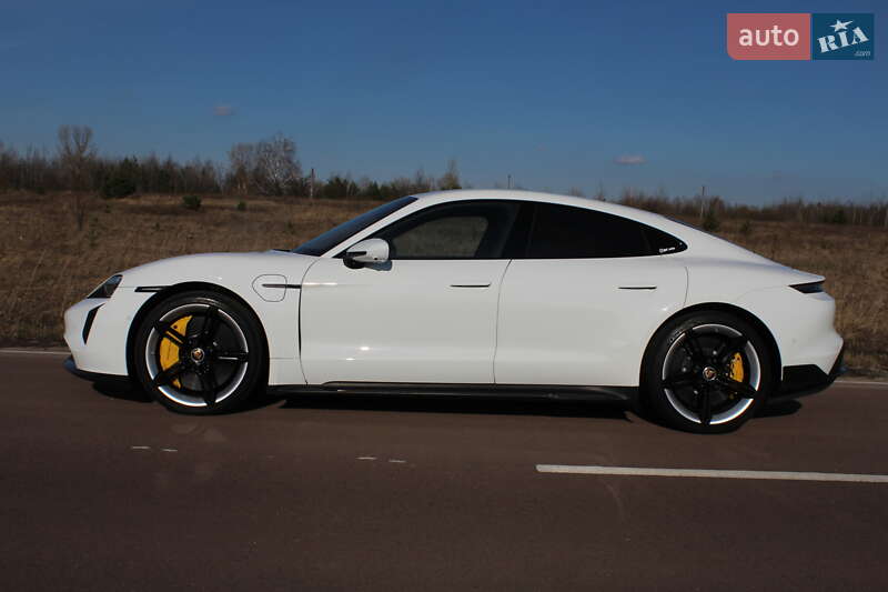 Седан Porsche Taycan 2020 в Києві