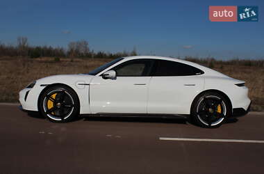 Седан Porsche Taycan 2020 в 