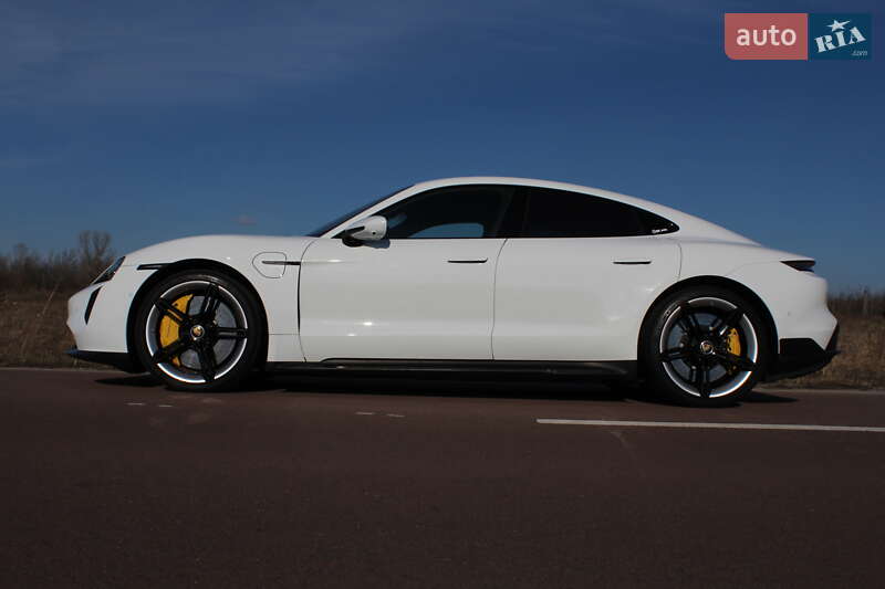 Седан Porsche Taycan 2020 в Києві