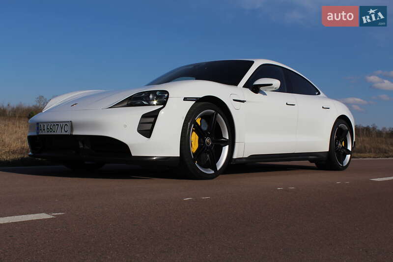 Седан Porsche Taycan 2020 в Києві