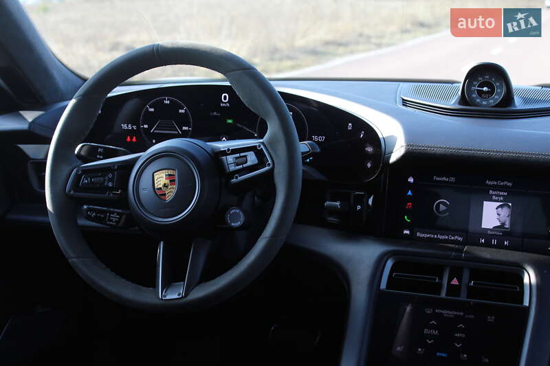Седан Porsche Taycan 2020 в Києві