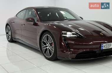 Седан Porsche Taycan 2021 в 