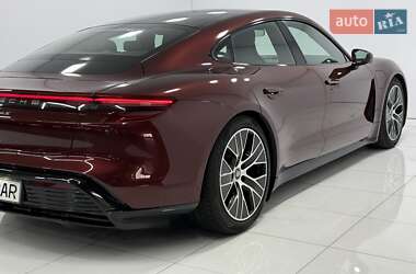 Седан Porsche Taycan 2021 в 