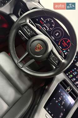 Седан Porsche Taycan 2021 в 