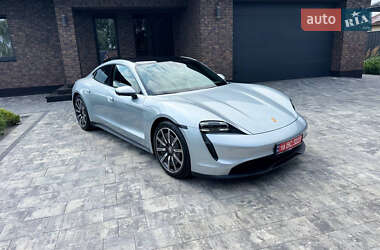 Седан Porsche Taycan 2021 в 