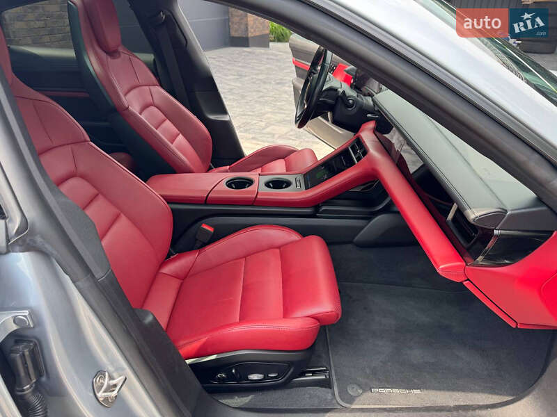 Седан Porsche Taycan 2021 в Луцьку