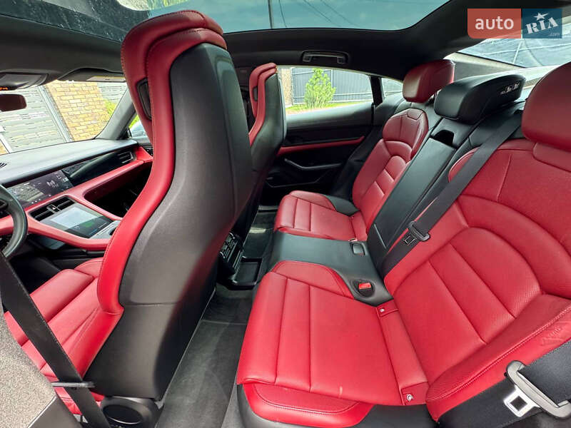 Седан Porsche Taycan 2021 в Луцьку