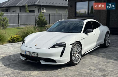 Седан Porsche Taycan 2020 в 