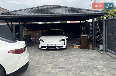 Седан Porsche Taycan 2020 в 