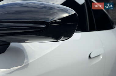 Седан Porsche Taycan 2020 в 