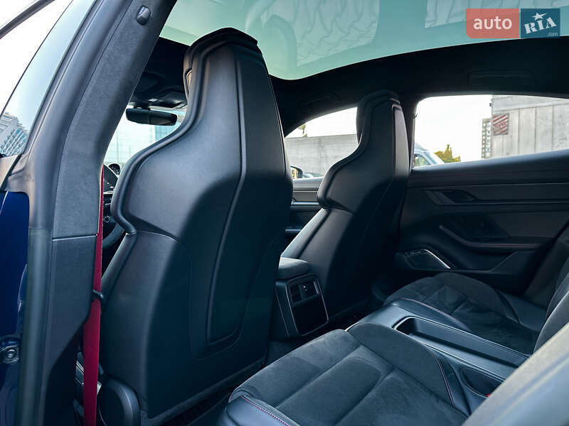 Седан Porsche Taycan 2023 в Одесі