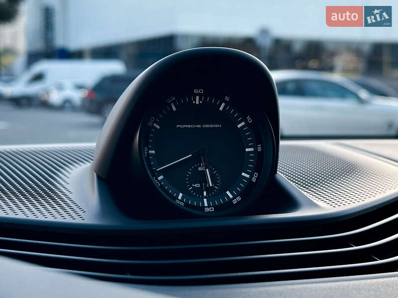 Седан Porsche Taycan 2023 в Одесі