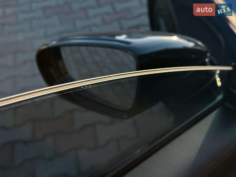 Седан Porsche Taycan 2023 в Одесі