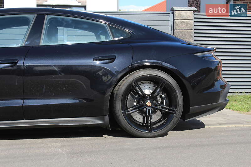 Седан Porsche Taycan 2022 в Киеве