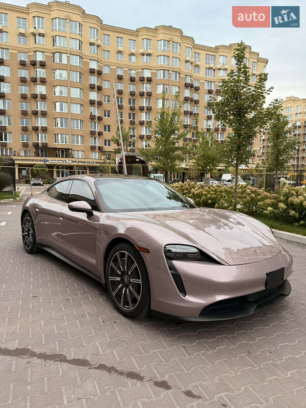Седан Porsche Taycan 2021 в Києві