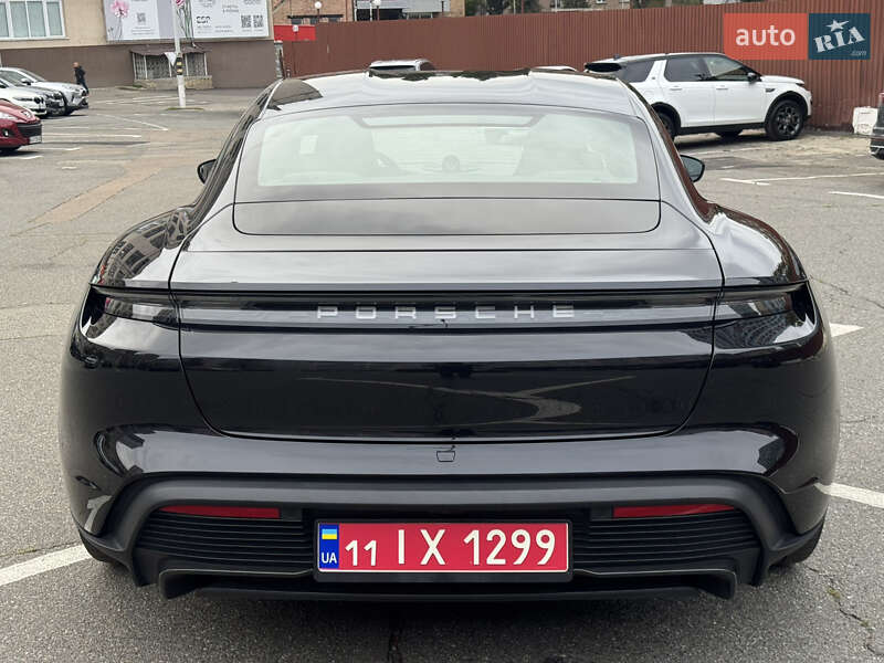 Седан Porsche Taycan 2020 в Києві
