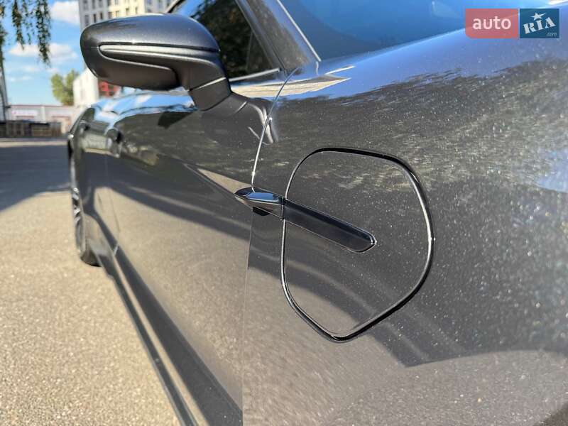 Універсал Porsche Taycan 2024 в Києві фото 93 Універсал Porsche Taycan 2024 в Києві