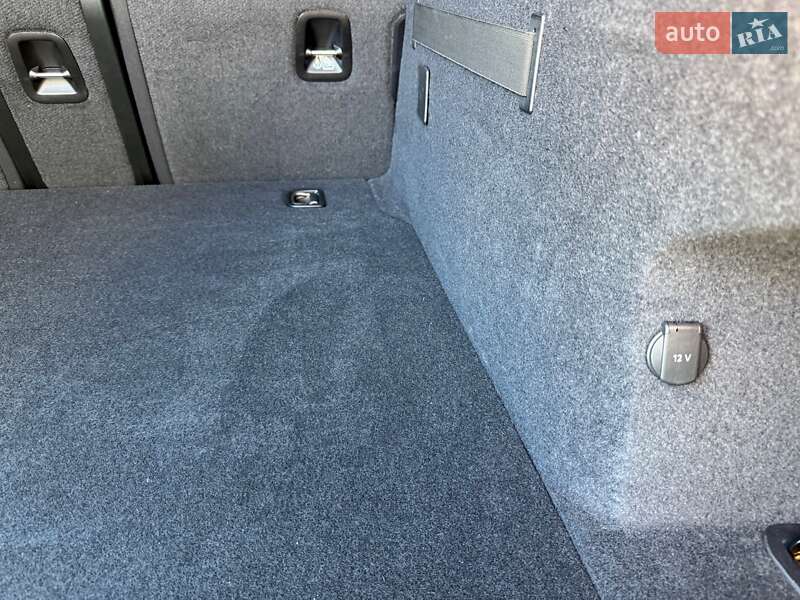 Універсал Porsche Taycan 2024 в Києві фото 18 Універсал Porsche Taycan 2024 в Києві