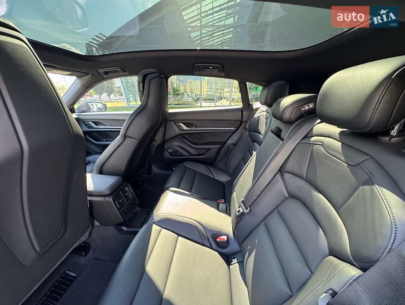Універсал Porsche Taycan 2024 в Києві фото 68 Універсал Porsche Taycan 2024 в Києві
