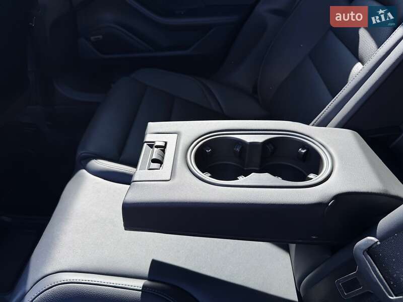 Універсал Porsche Taycan 2024 в Києві фото 72 Універсал Porsche Taycan 2024 в Києві