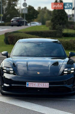 Седан Porsche Taycan 2021 в 