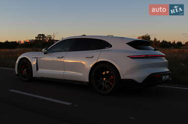 Седан Porsche Taycan 2022 в 