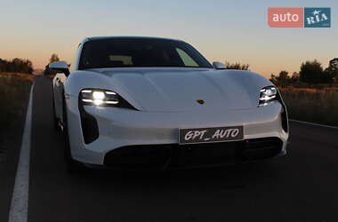 Седан Porsche Taycan 2022 в 